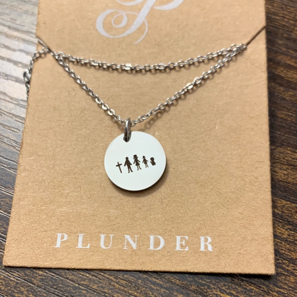 Plunder Silver Family Silhouette Disc Necklace